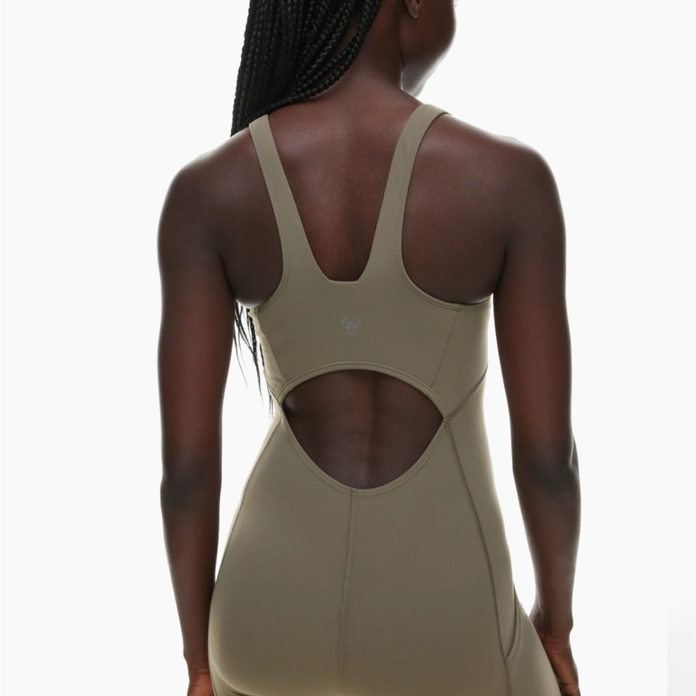 New Aritzia bodysuit